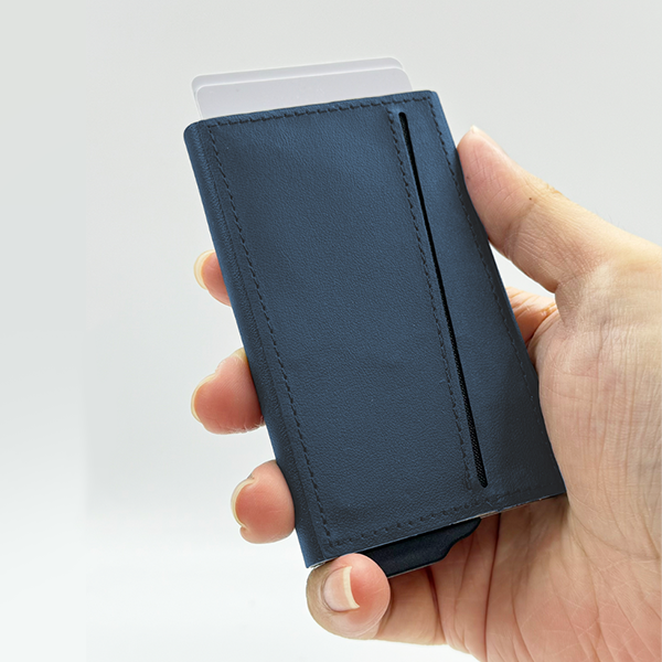 MAG CARD - RFID & NFC Blocking Magnetic Aluminium Card Holder
