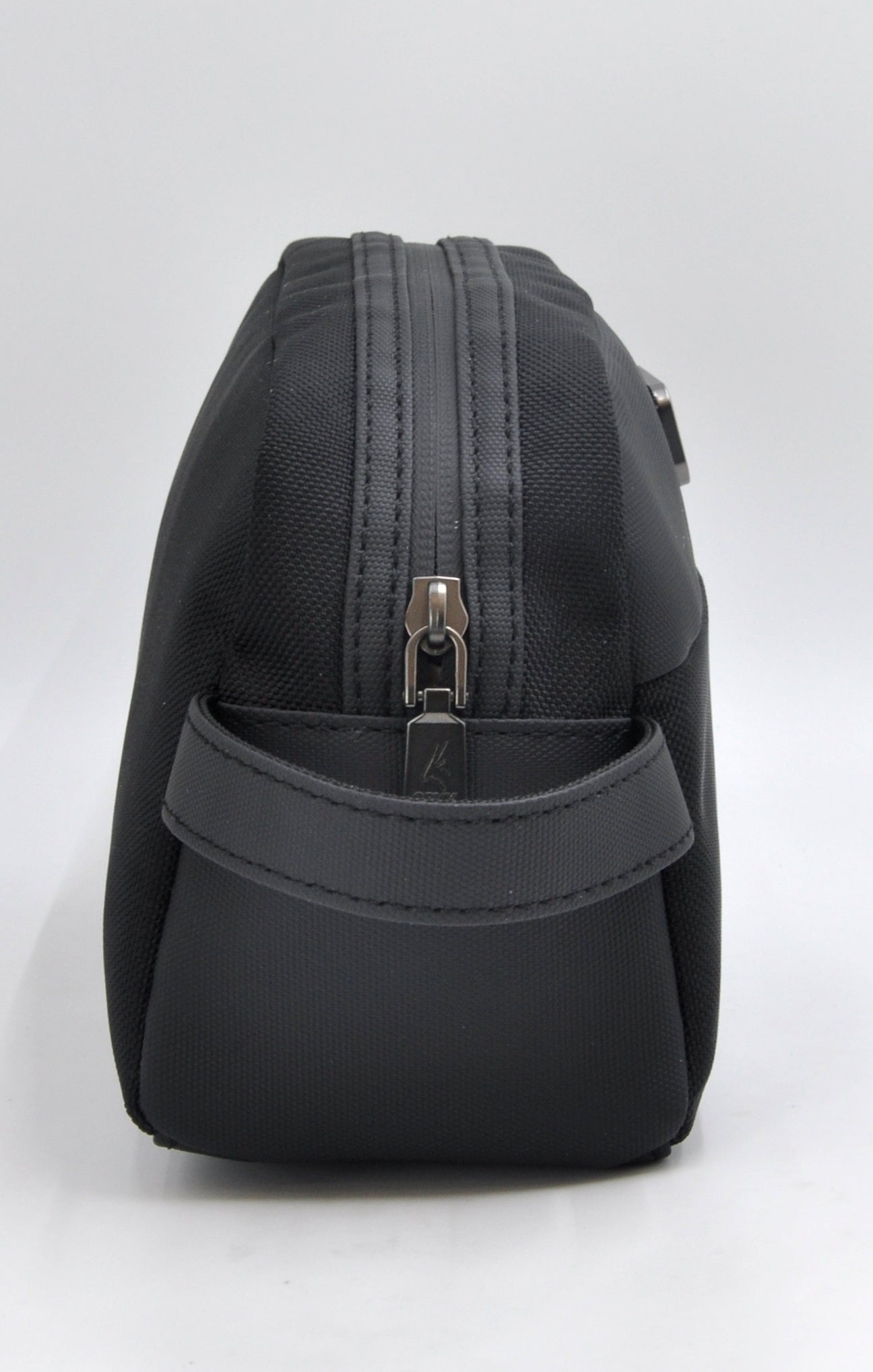 O-Pouch Modern Essentials Bag