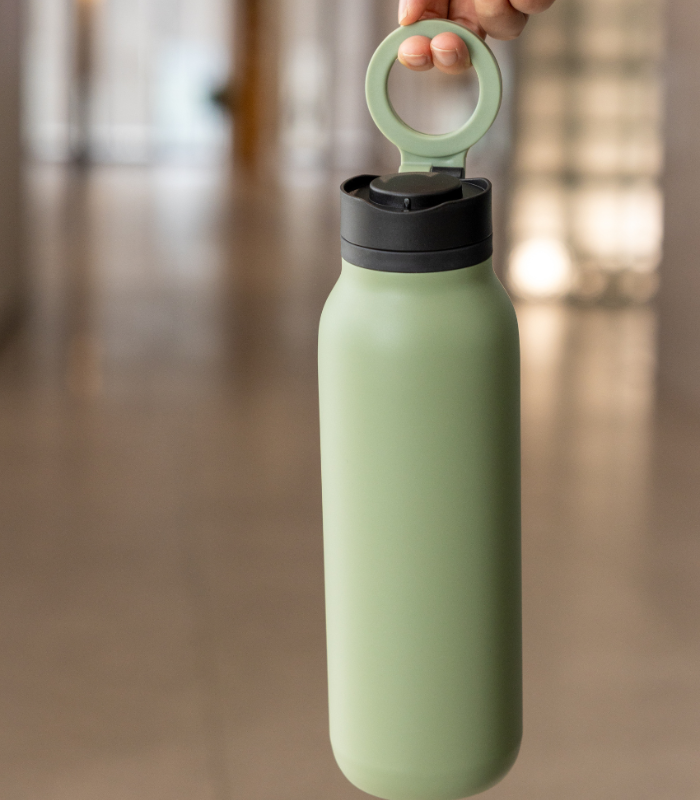 BOTELLA PRO - 900ml Multi-Functional Drink Bottle with Magnetic Phone Loop